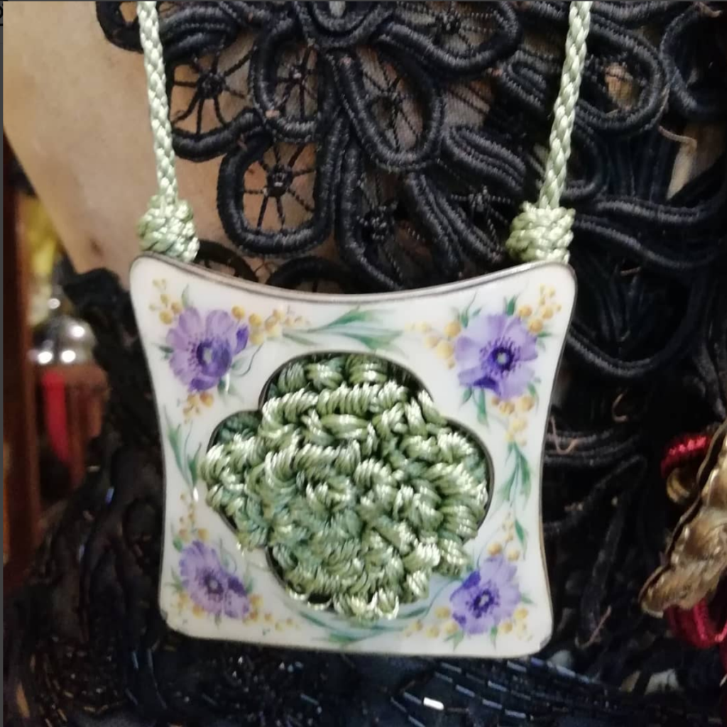 Fibbia da cintura trasformata in collana
