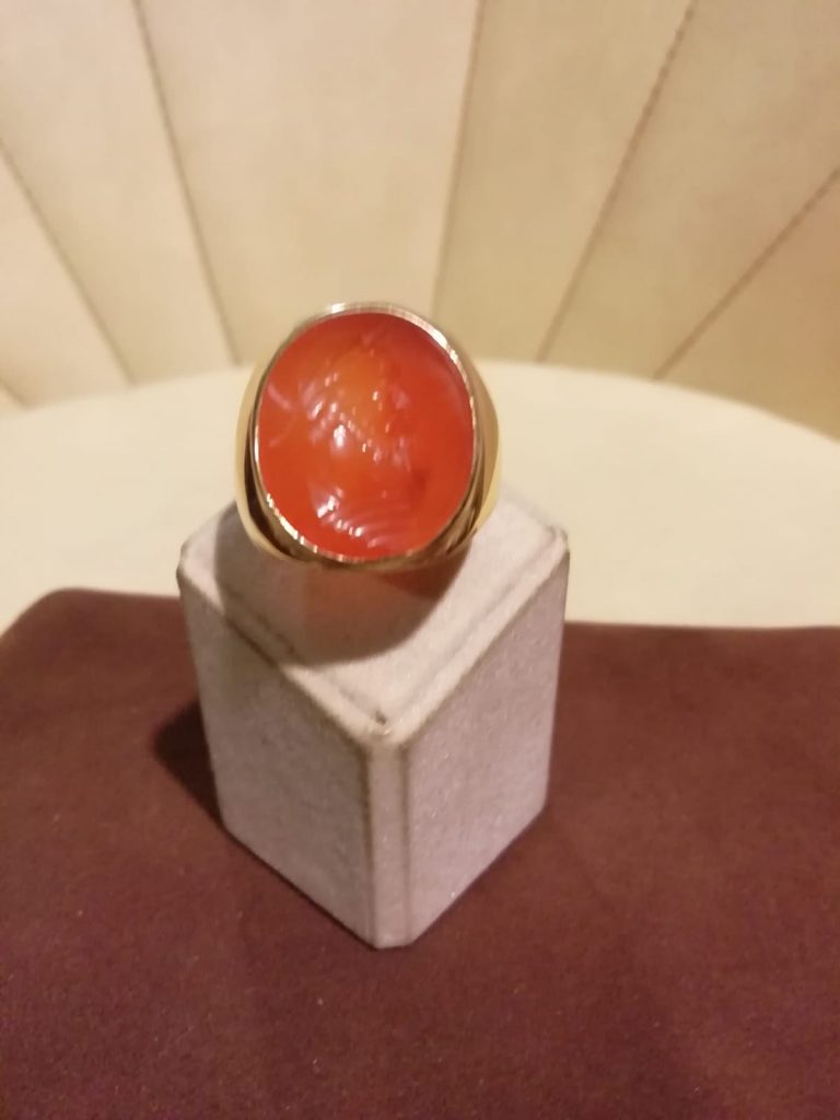 Anello corniola incisa